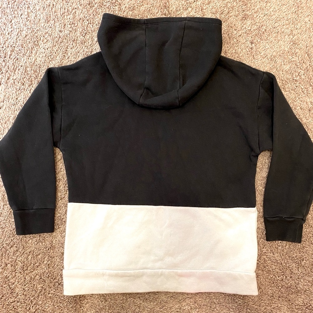 Adidas Hoodie Boys Black white size 7/8 Logo on front with pocket - Picture 3 of 9